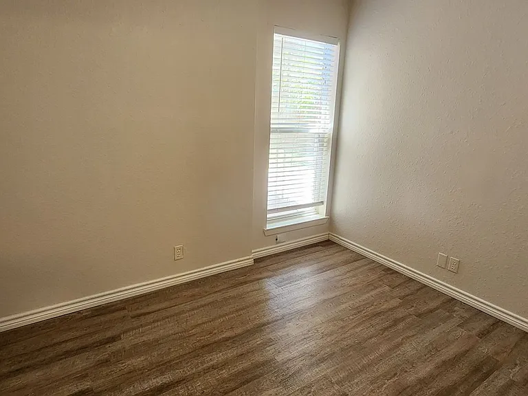 215 Eleanor Ave — Photo 26