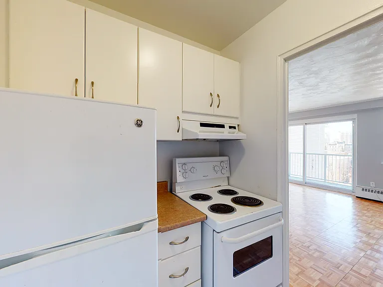290 Nelson St — Photo 12