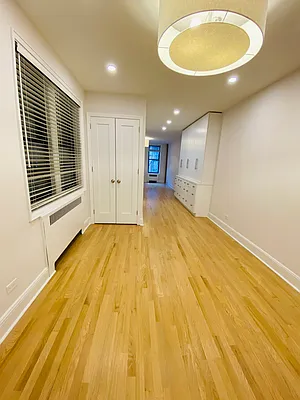 Rented by Metropolis Real Estate of Manhattan | media 16