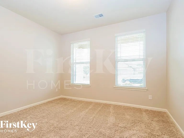 569 Carleton Pl — Photo 9