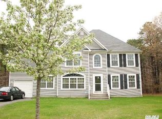 4 Nick Ct, Yaphank, NY 11980