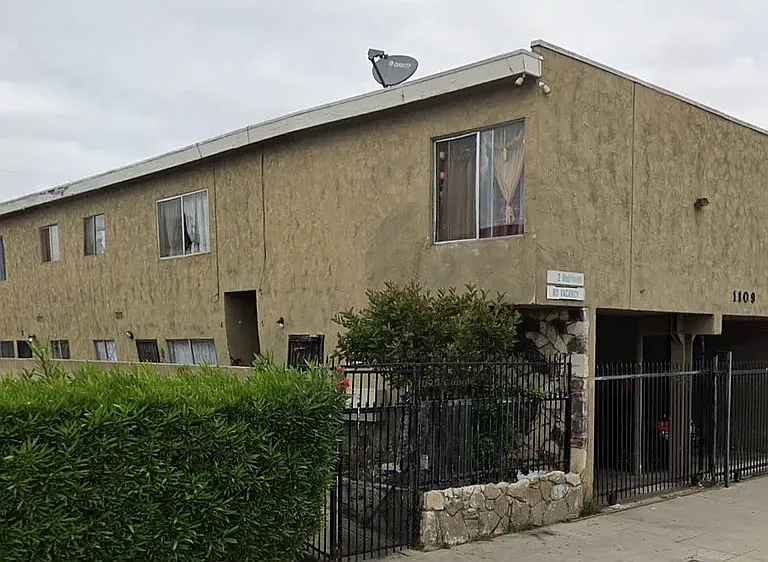 2 bed, 900 sqft, $1,900 — Photo 2