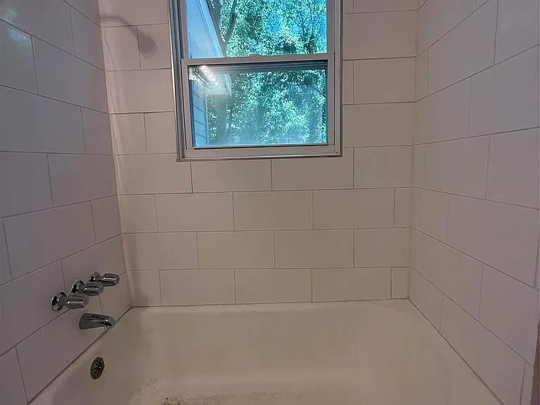 909 E Harrison Ave — Photo 7