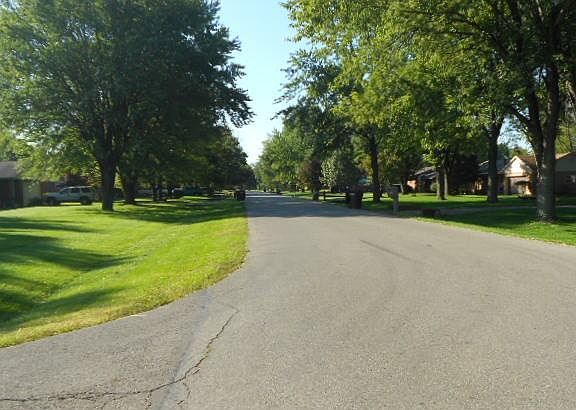 3rd image of 8815 Meadowlark Dr
