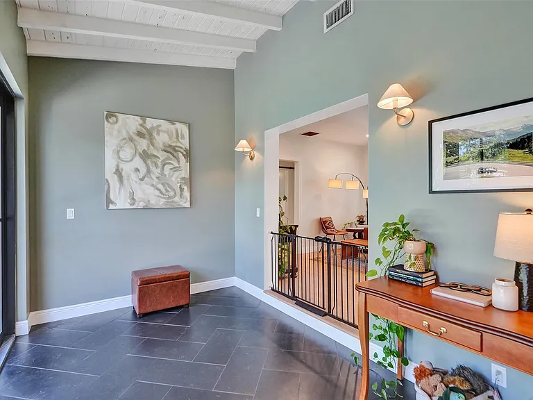 807 SW 18th St — Photo 25