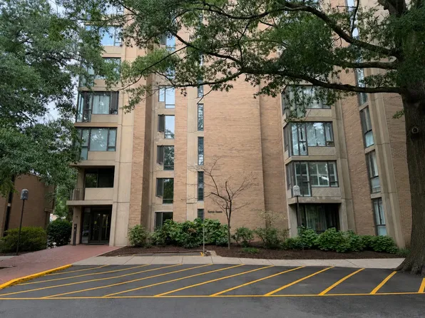 11400 Washington Plz W APT 902, Reston, VA 20190