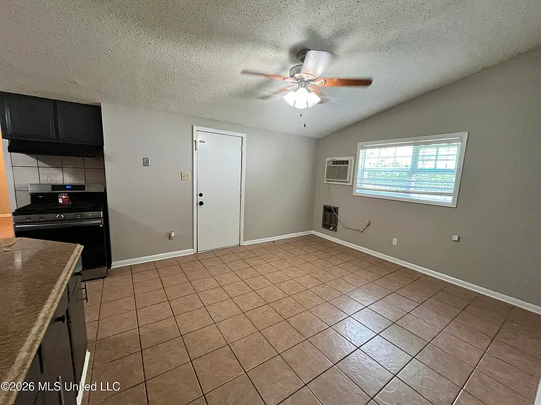1598 Custer Dr — Photo 7
