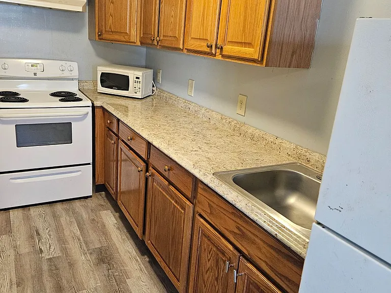 310 Park St #B — Photo 1