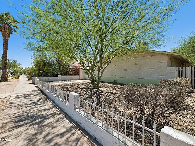 2133 W Adams St #2 — Photo 34