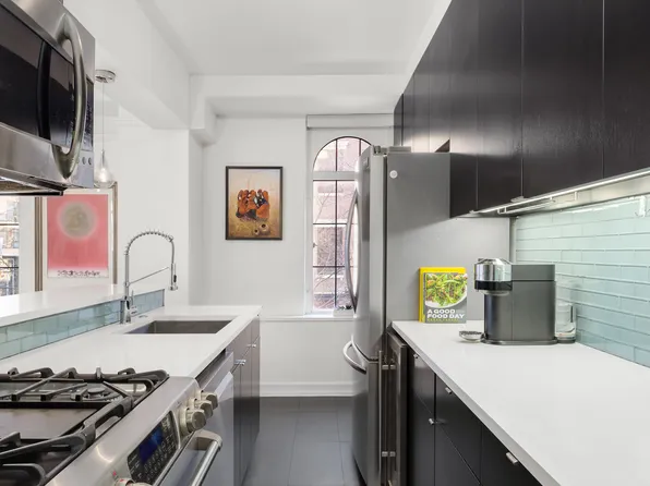 470 West 24th Street image 5 of 14