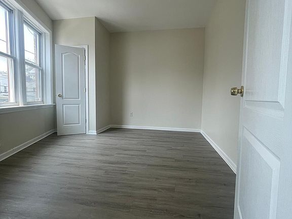 4th image of 326 Summit Ave APT 201
