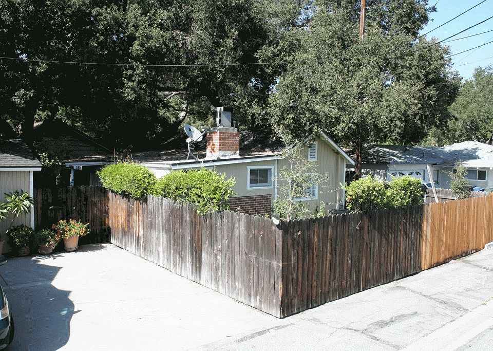 1st image of 112 1/2 N Lincoln Pl
