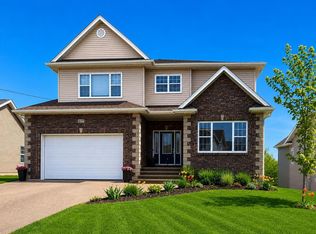 607 Astral Dr, Halifax, NS B2V 0B3