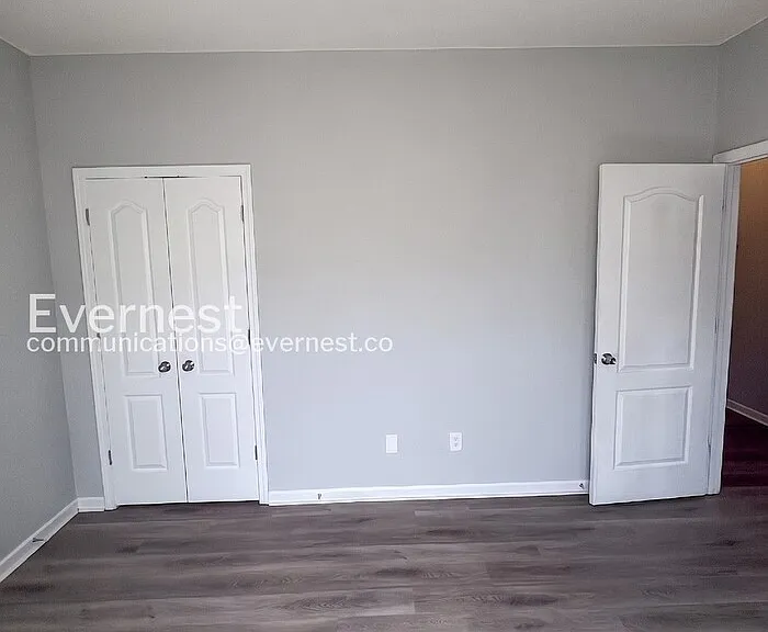 8641 Thomas Ln — Photo 13