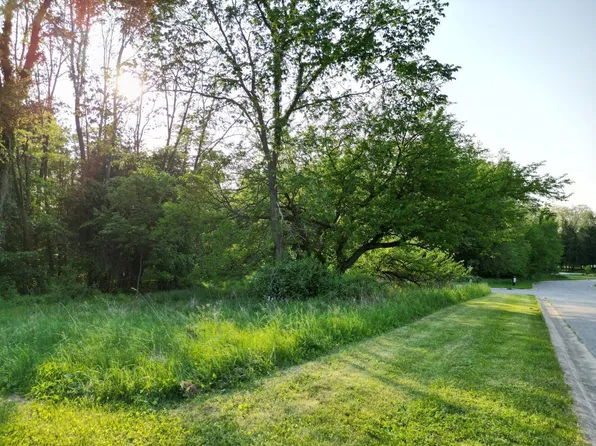 369 Ridgeview Dr, Chesterton, IN 46304