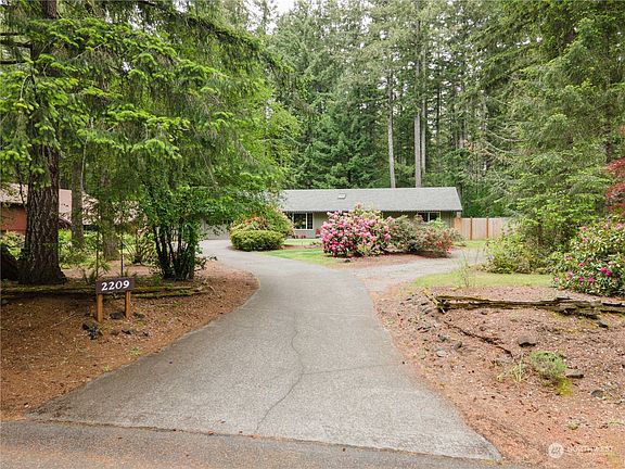 5th image of 2209 Lakemoor Drive SW