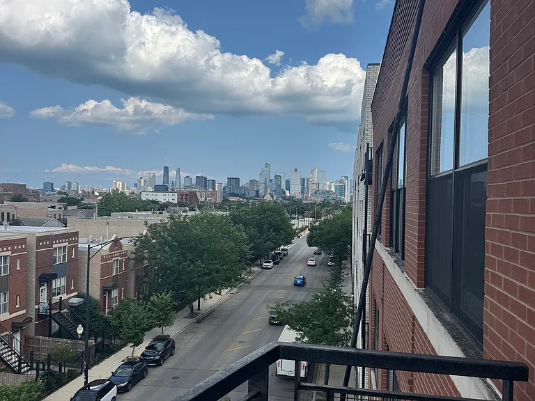 1 S Leavitt St #405 — Photo 8