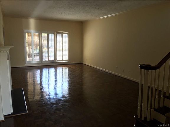3rd image of 2929 Jamestown Dr