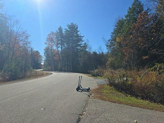 4th image of 32 Muirfield Dr