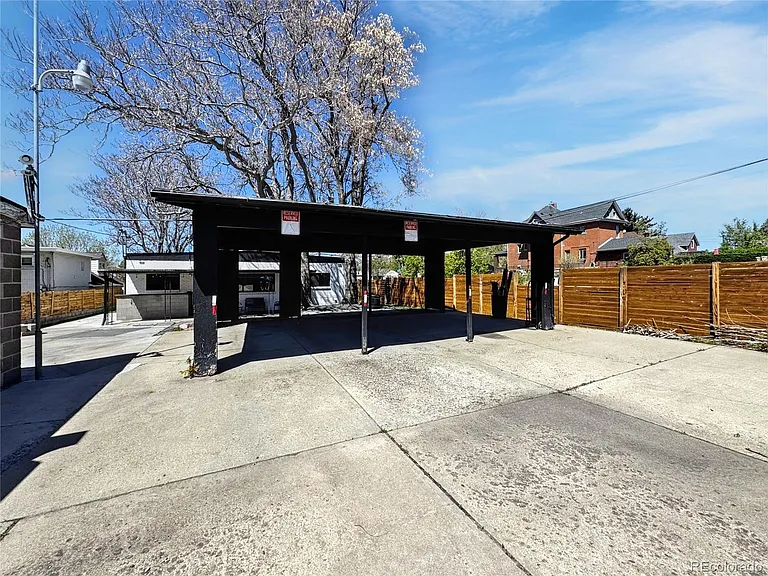 2460 Irving St #B — Photo 15