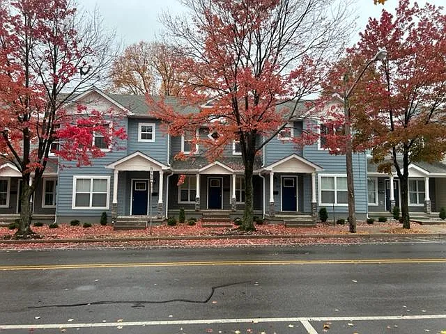 810 Vincennes St