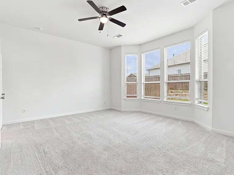 2408 Doncaster Dr — Photo 15