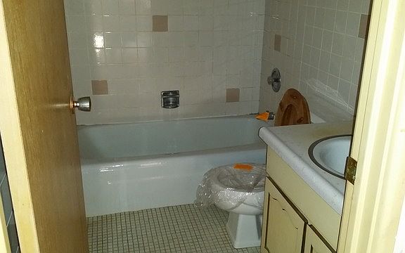 5th image of 8245 Belmont Ave APT 3H