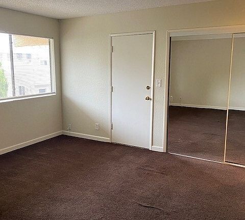 3rd image of 415 N Broadway #17944811