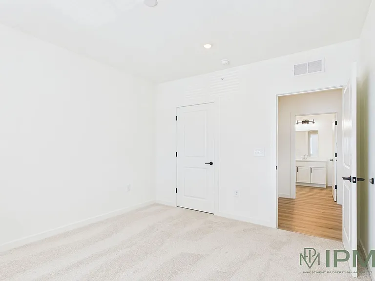 The Flats at Hampden — Photo 29