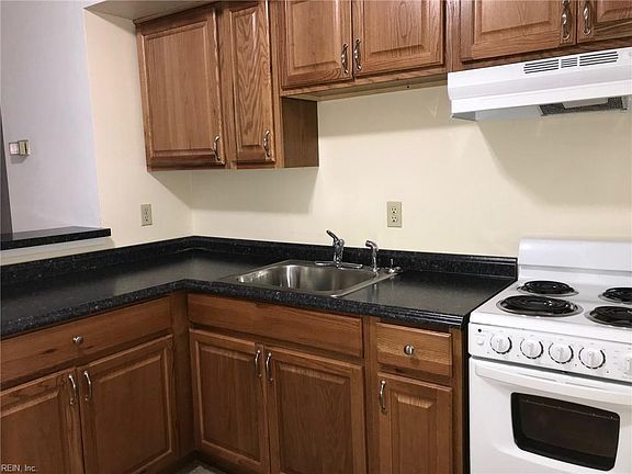 5th image of 1049 W 49th St #314