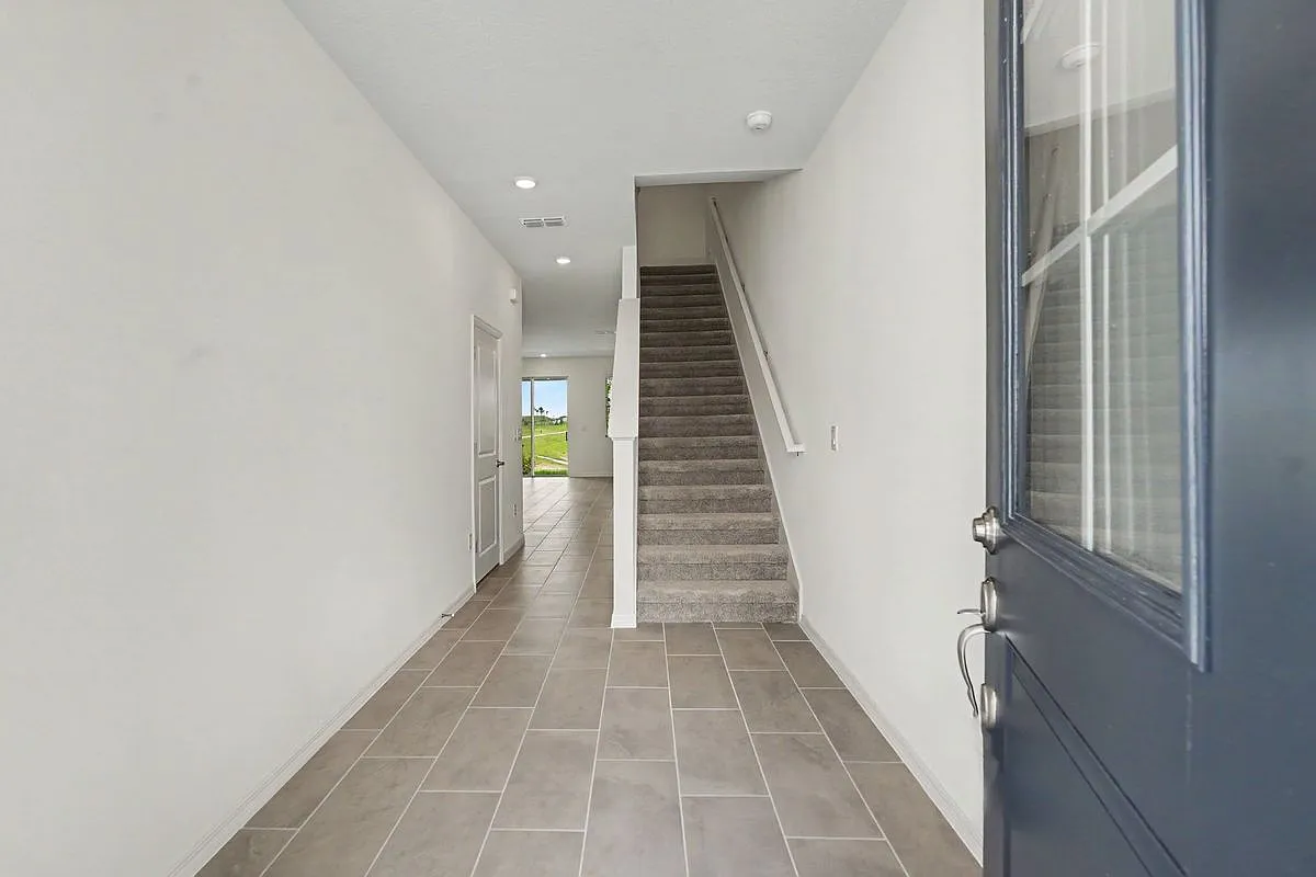 3 bed, 2.5 bath, 1602 sqft, $2,100 — Photo 3