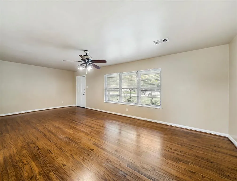 3 bed, 1224 sqft, $1,550 — Photo 2
