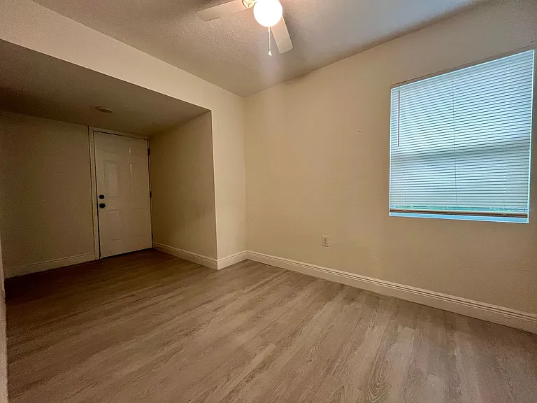 2722 14th Ave S — Photo 10
