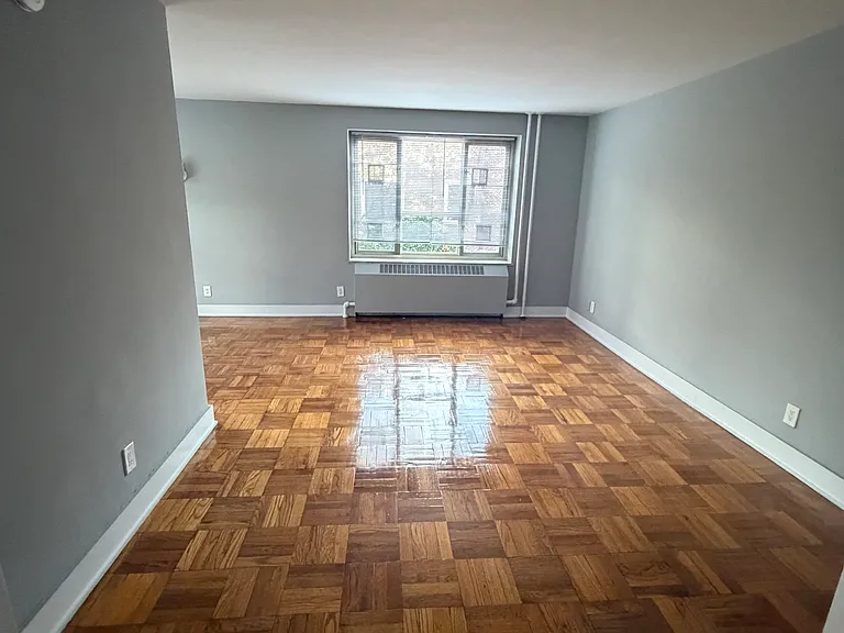 192nd St — Photo 3