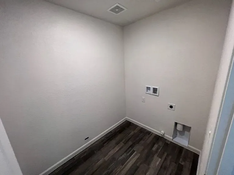 2415 Village Dr — Photo 21
