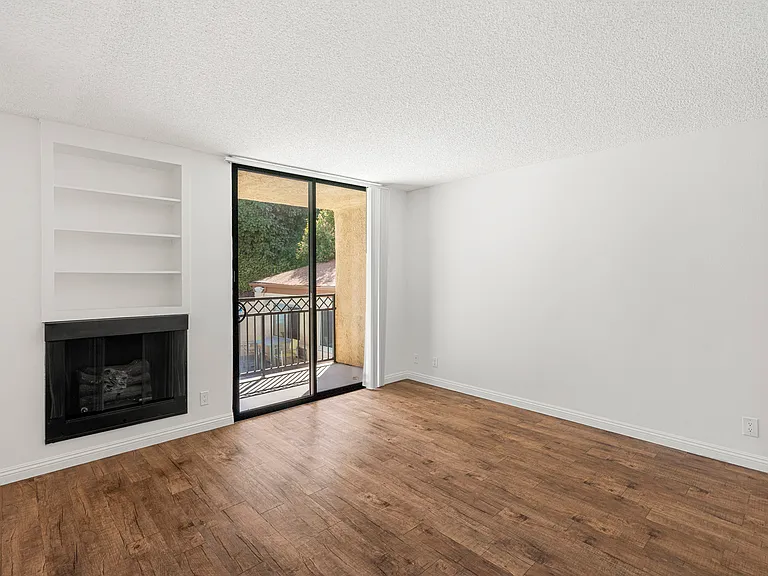 Ariel Court Apts — Photo 19