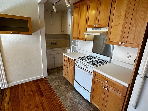 4th image of 410 Elizabeth St #1