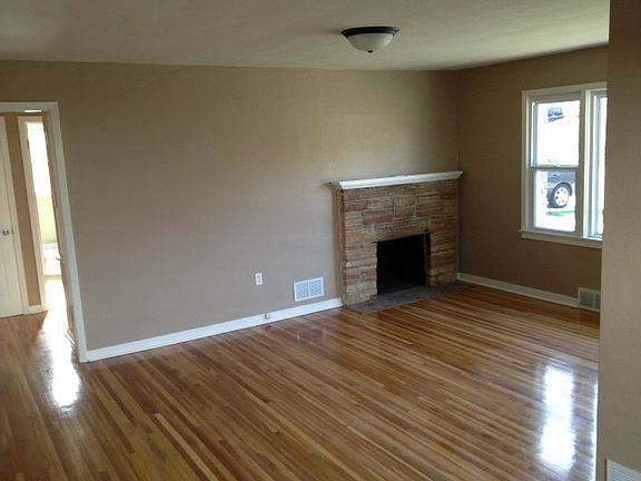 2nd image of 2119 Oakview Dr
