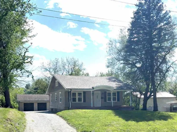 3302 Gene Field Rd, Saint Joseph, MO 64506