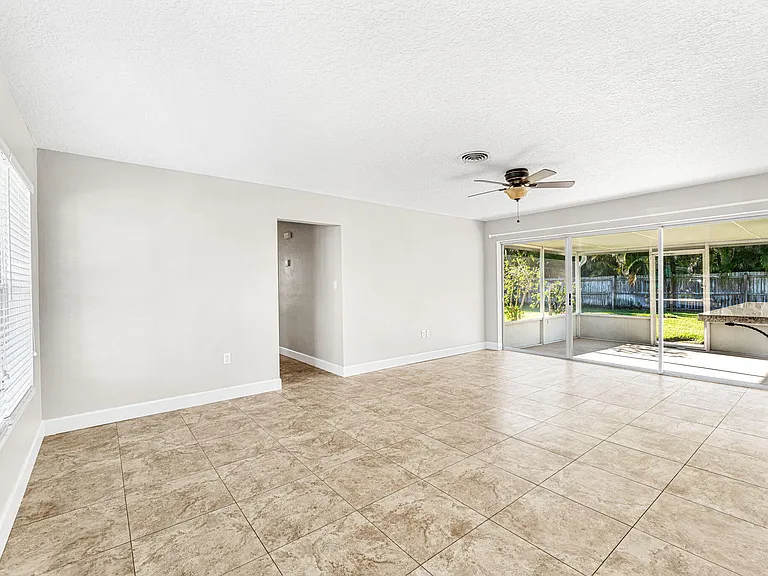 406 N Neptune Dr — Photo 16