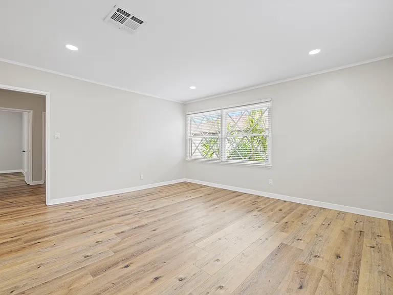 2348 Del Mar Rd — Photo 2