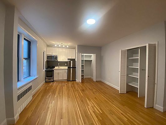 2nd image of 15 Sheridan Sq APT 1G
