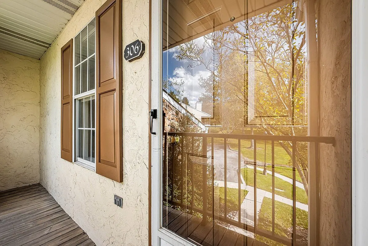 1 bed, 1.0 bath, 1146 sqft, $2,000 — Photo 3