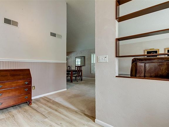 4th image of 20 Turnstone Dr
