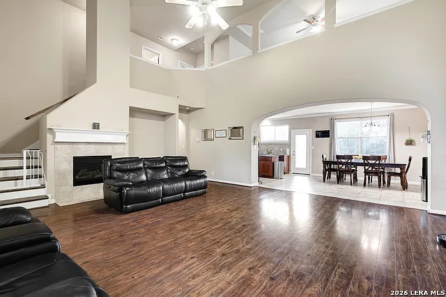 3 bed, 2.5 bath, 2282 sqft, $2,500 — Photo 4