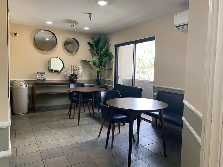 Strathmore Regency — Photo 25