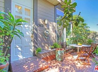 13827 Riverside Dr, Sherman Oaks, CA 91423