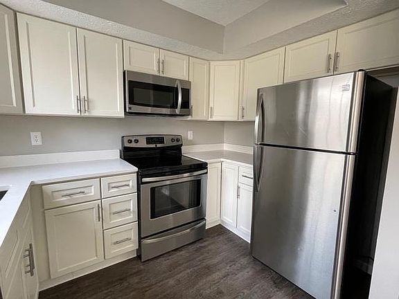 Beautiful kitchen w/ new cabinets and efficient appliances