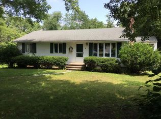 40 Sheerman Ln, Amherst, MA 01002