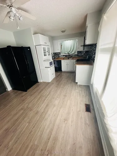 21 Poplar Cres Photo 1